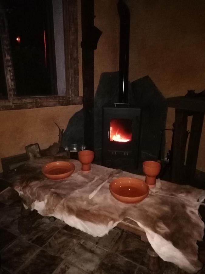 El Descanso De Odin ¡Una Autentica Posada Vikinga! Mataelpino Buitenkant foto